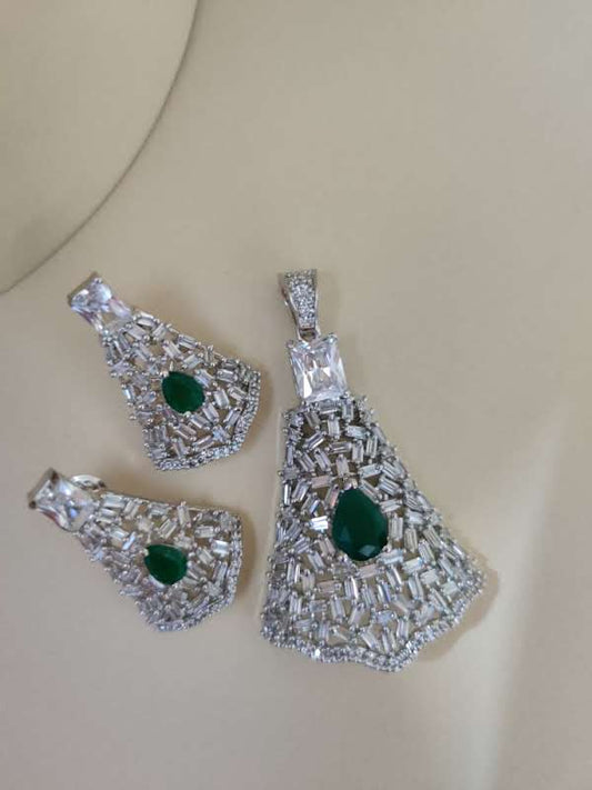 Emerello Pendant Earrings Set