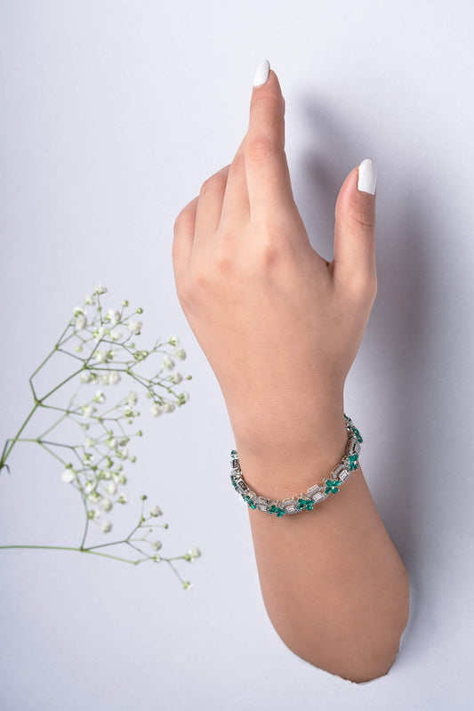 Daisy Dot Tennis Bracelet In Emerald